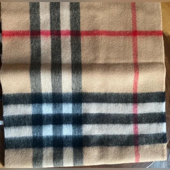 Burberry scarf - Picture 3 of 3